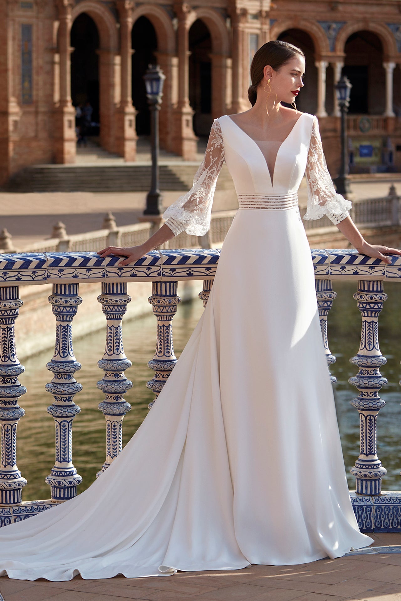 Crepe wedding dress with lace details