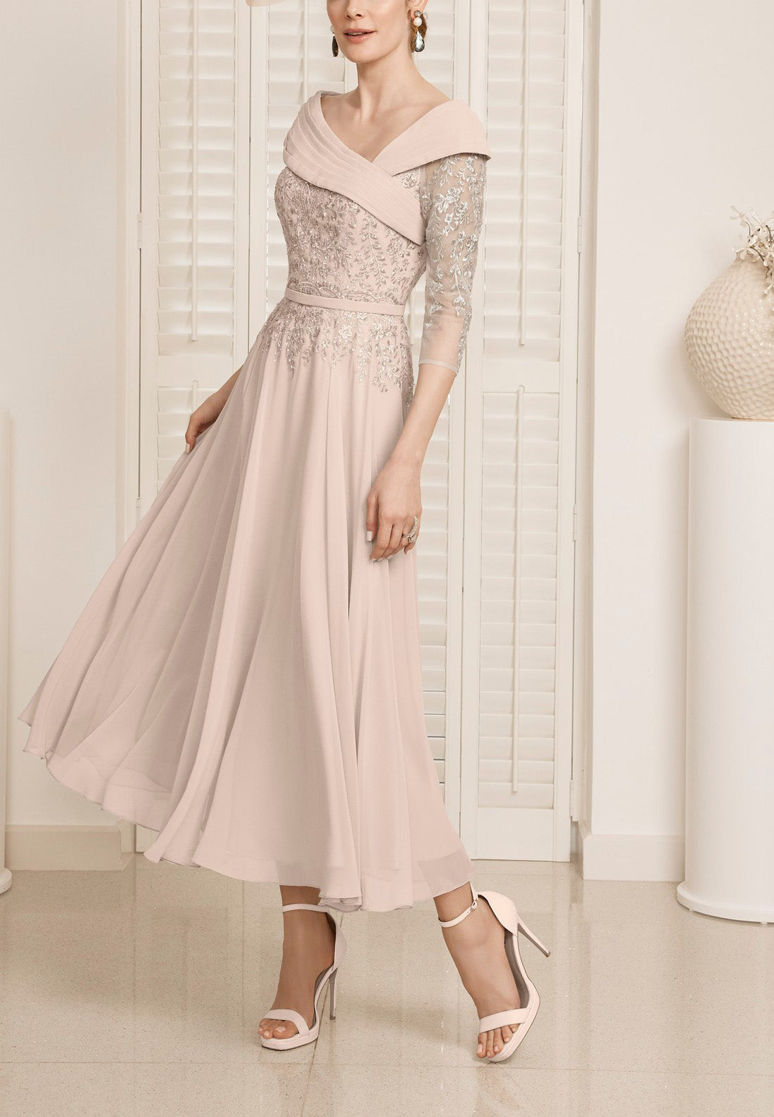 V-Neck Long Sleeves Appliques A-Line Pleated Chiffon Mother of Bride Dress Cocktail Dress