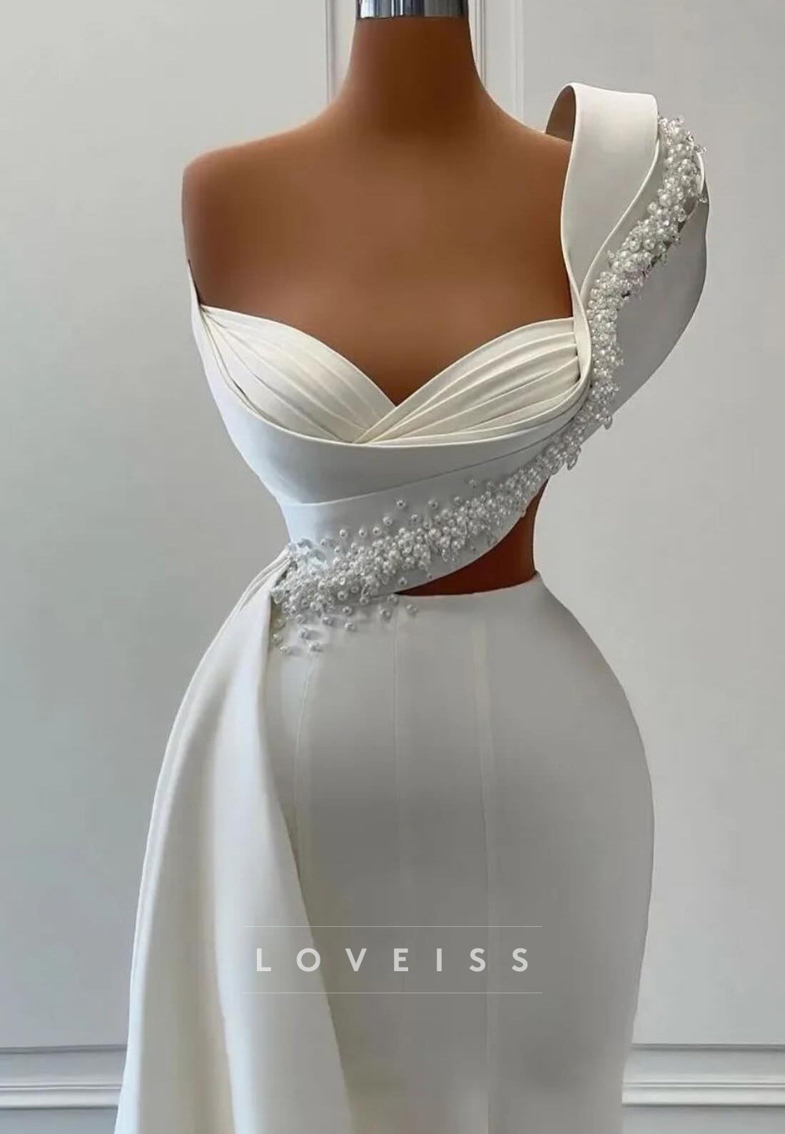 Asymmetrical Sleeveless Sleek Mermaid Wedding Dress