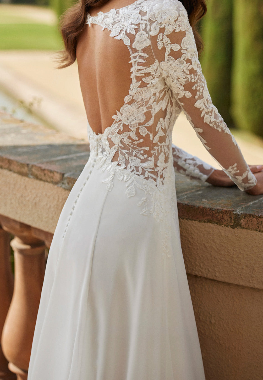 Squrae Long Sleeves Lace Appliques Sleek Sheath Wedding Dress