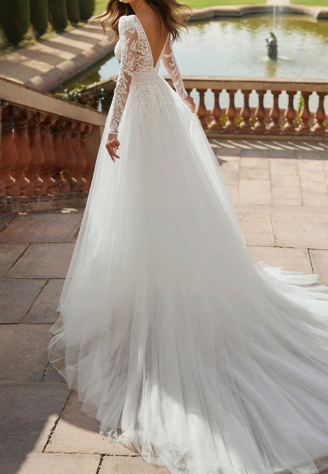 V-Neck Long Sleeves Appliques Tulle A-Line Beach Wedding Dress