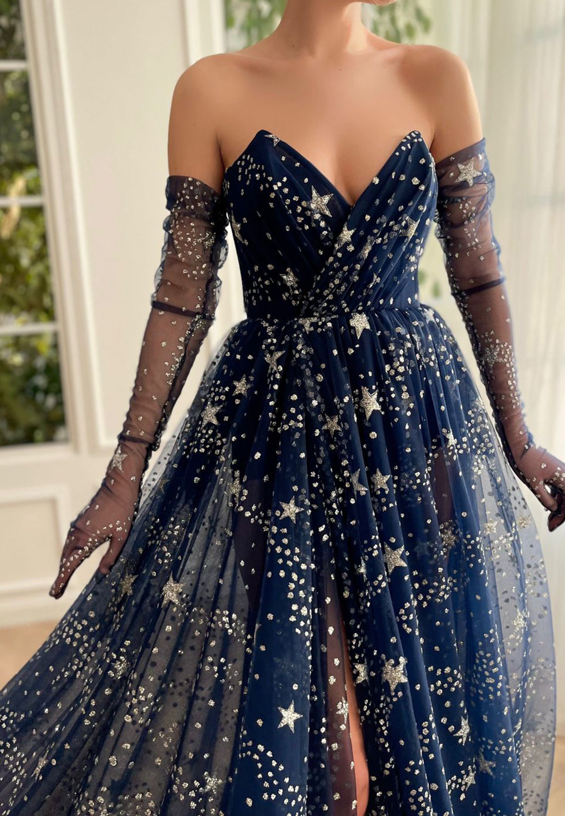V-Neck Sleeveless Appliques Tulle A-Line Prom Dress