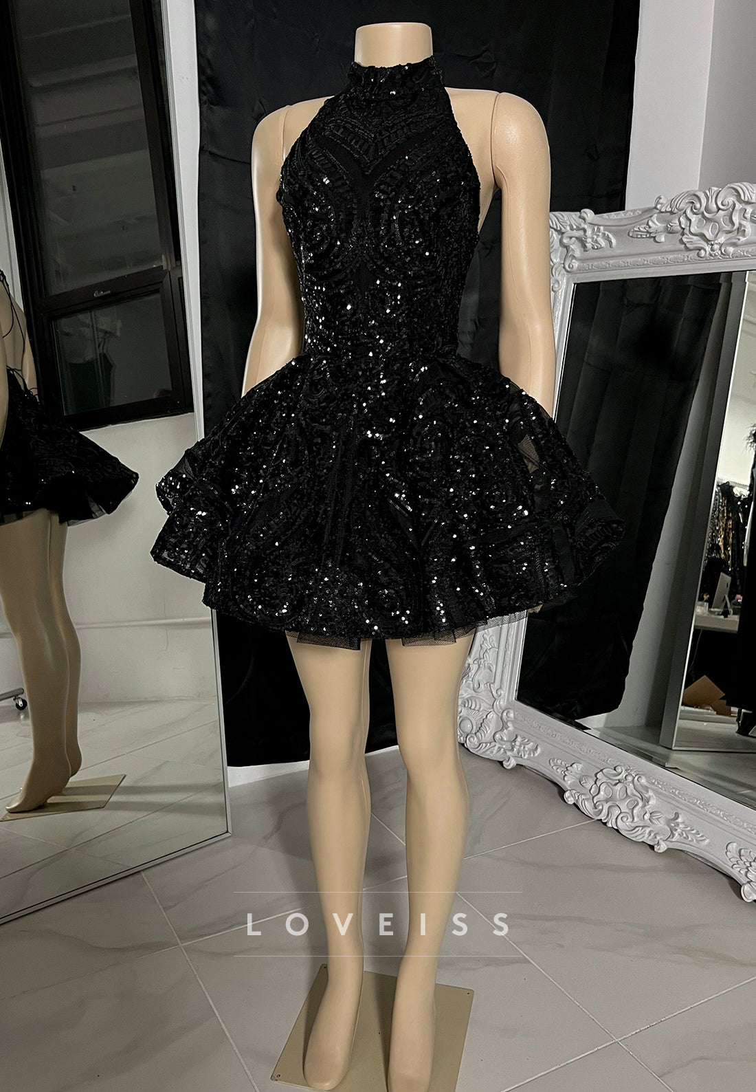 Halter Sleeveless Appliques Pleated A-Line Short Homecoming Dress