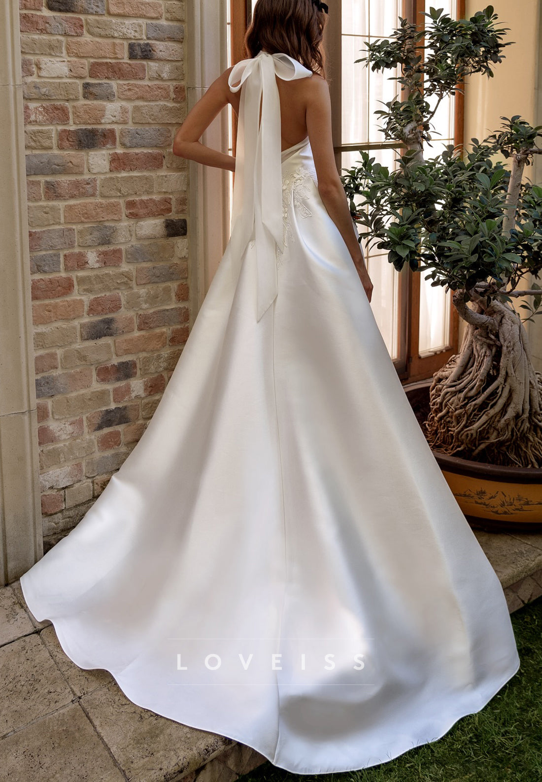 High Neck Sleeveless Appliques A-Line Wedding Dress