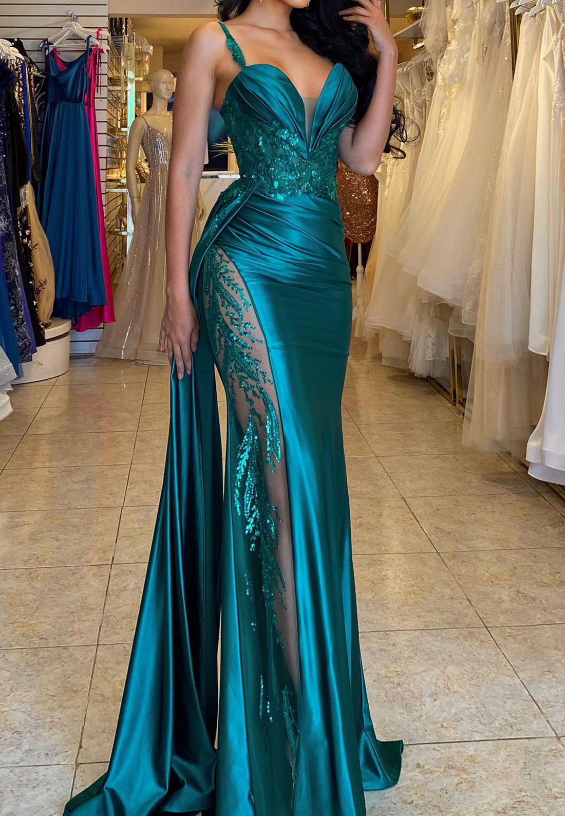 V-Neck Sleeveless Appliques Sheath Ruched Prom Dress