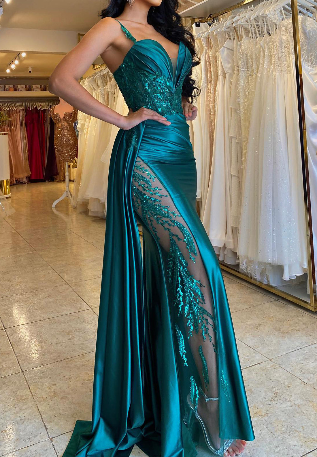 V-Neck Sleeveless Appliques Sheath Ruched Prom Dress