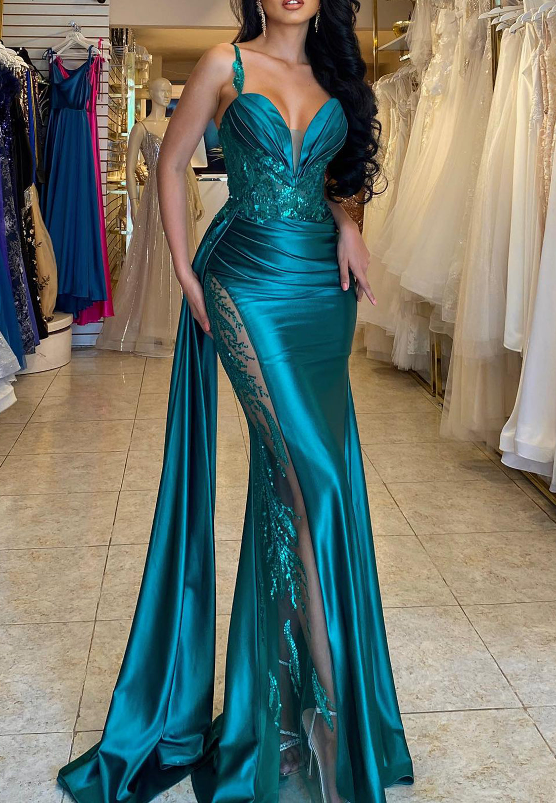 V-Neck Sleeveless Appliques Sheath Ruched Prom Dress