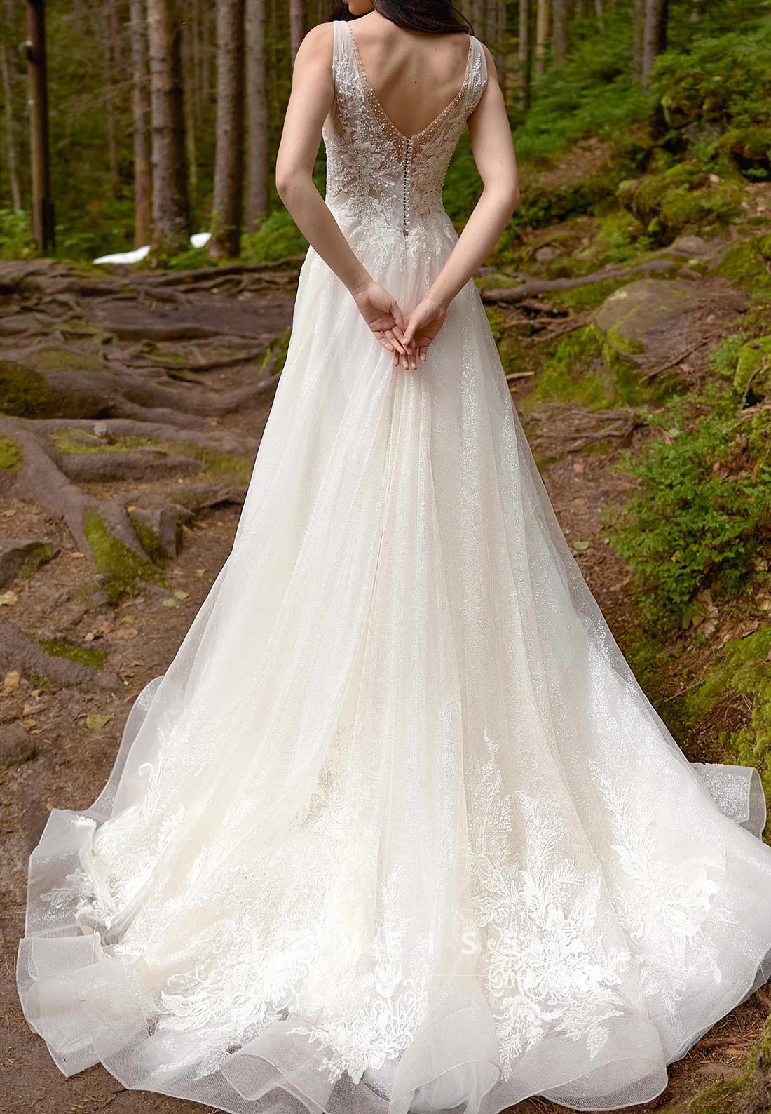A-Line Deep V-neck Appliques Wedding Dress