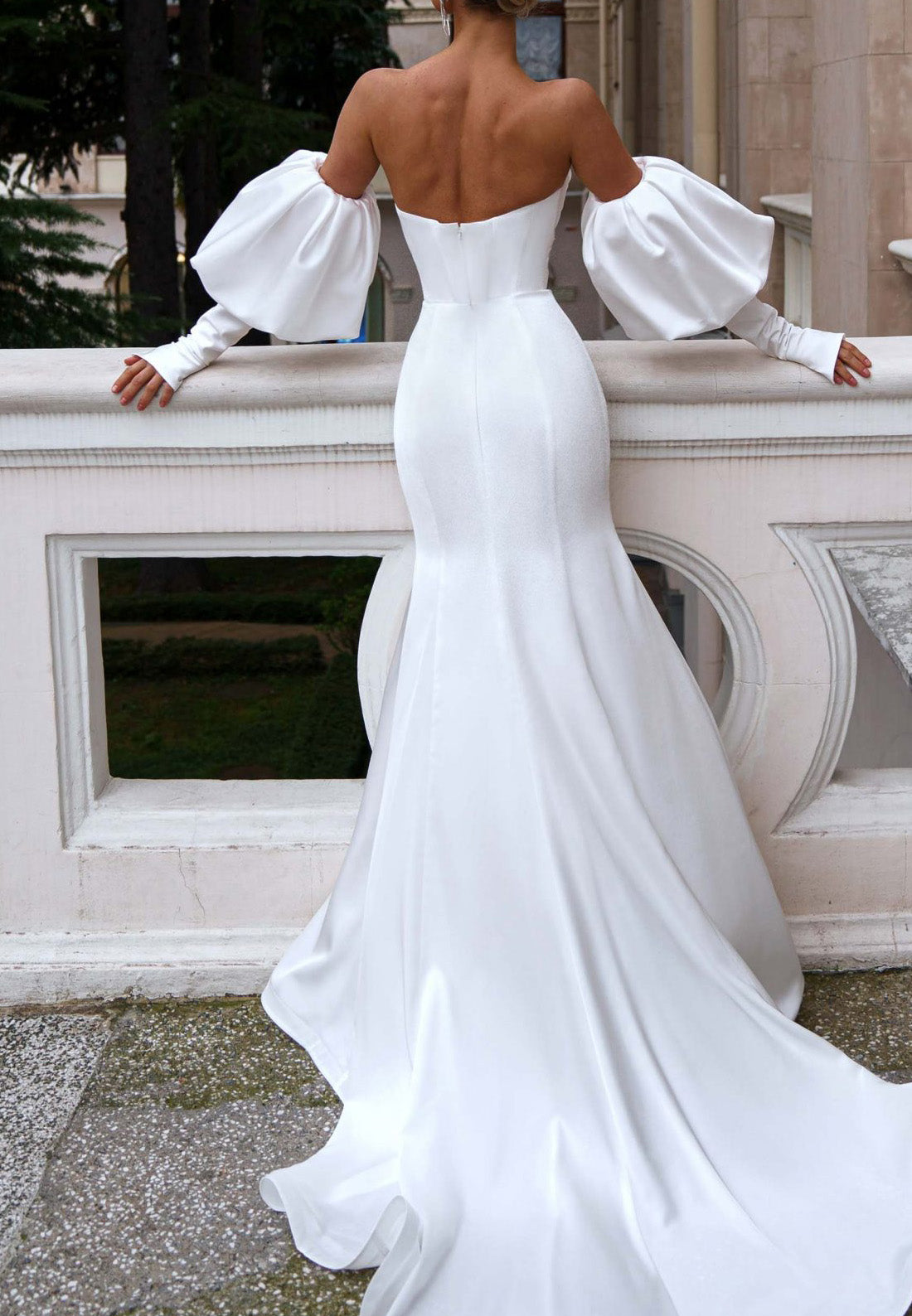 Off-Shoulder Puff Sleeves Pleated Sleek Mermaid Beach Wedding Dress