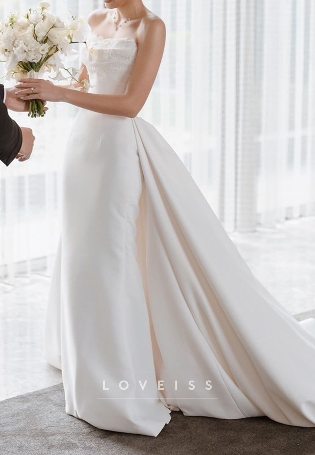 Off-Shoulder Appliques Sleek Mermaid Wedding Dress