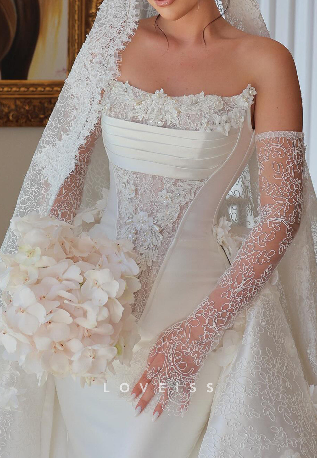 Off-Shoulder Appliques Sleeveless Fitted Mermaid Wedding Dress