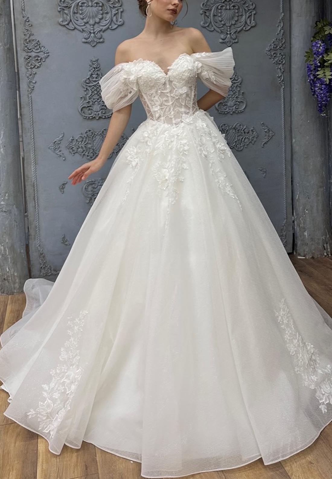 Off-Shoulder Appliques Sleveless Ball Gown Wedding Dress
