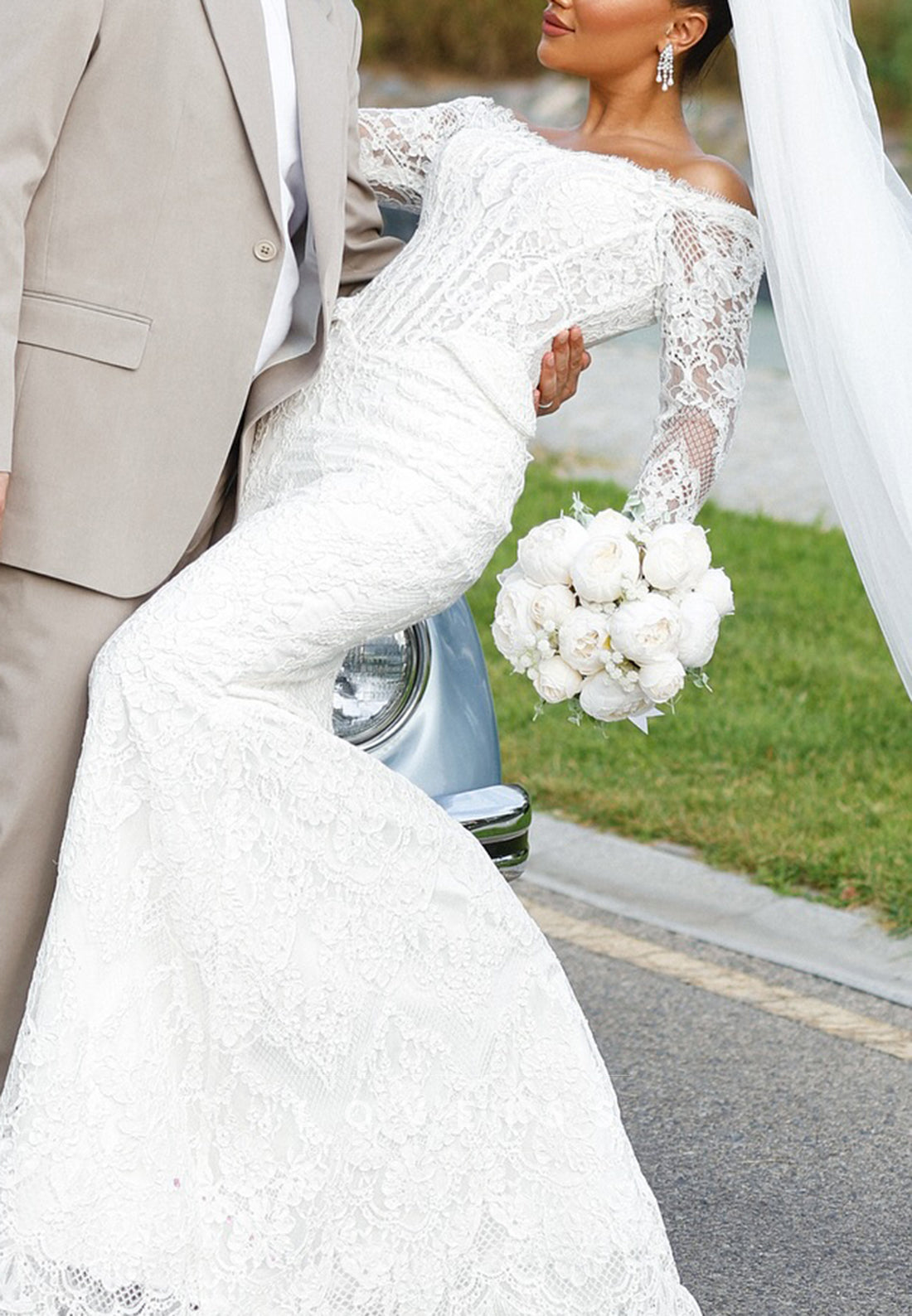 Off-Shoulder Corset Long Sleeves Appliques Mermaid Wedding Dress