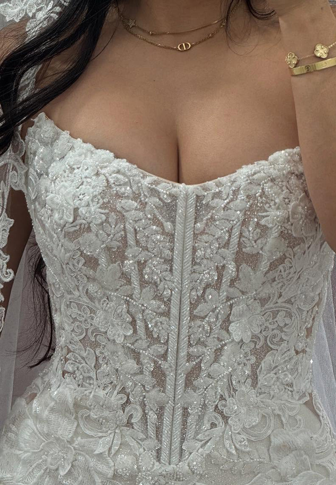 Off-Shoulder Floral Appliques Mermaid Wedding Dress