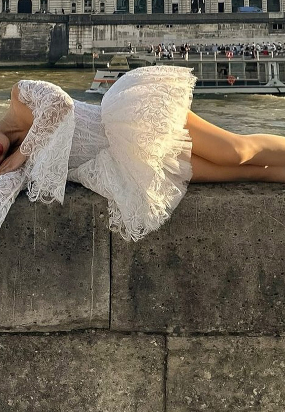 Off-Shoulder Long Sleves Lace Appliques Short A-Line Wedding Dress