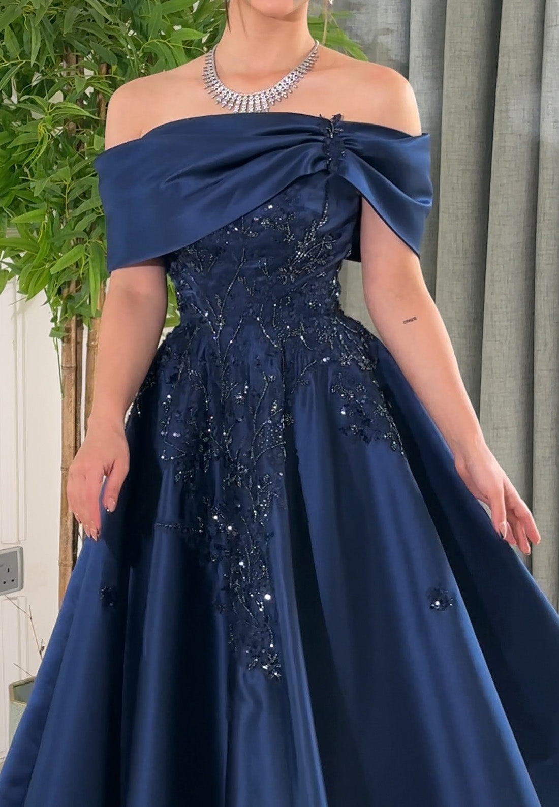 Off-Shoulder Sleeveless Appliques Evening Dress Pleated Mother of Bride Dress