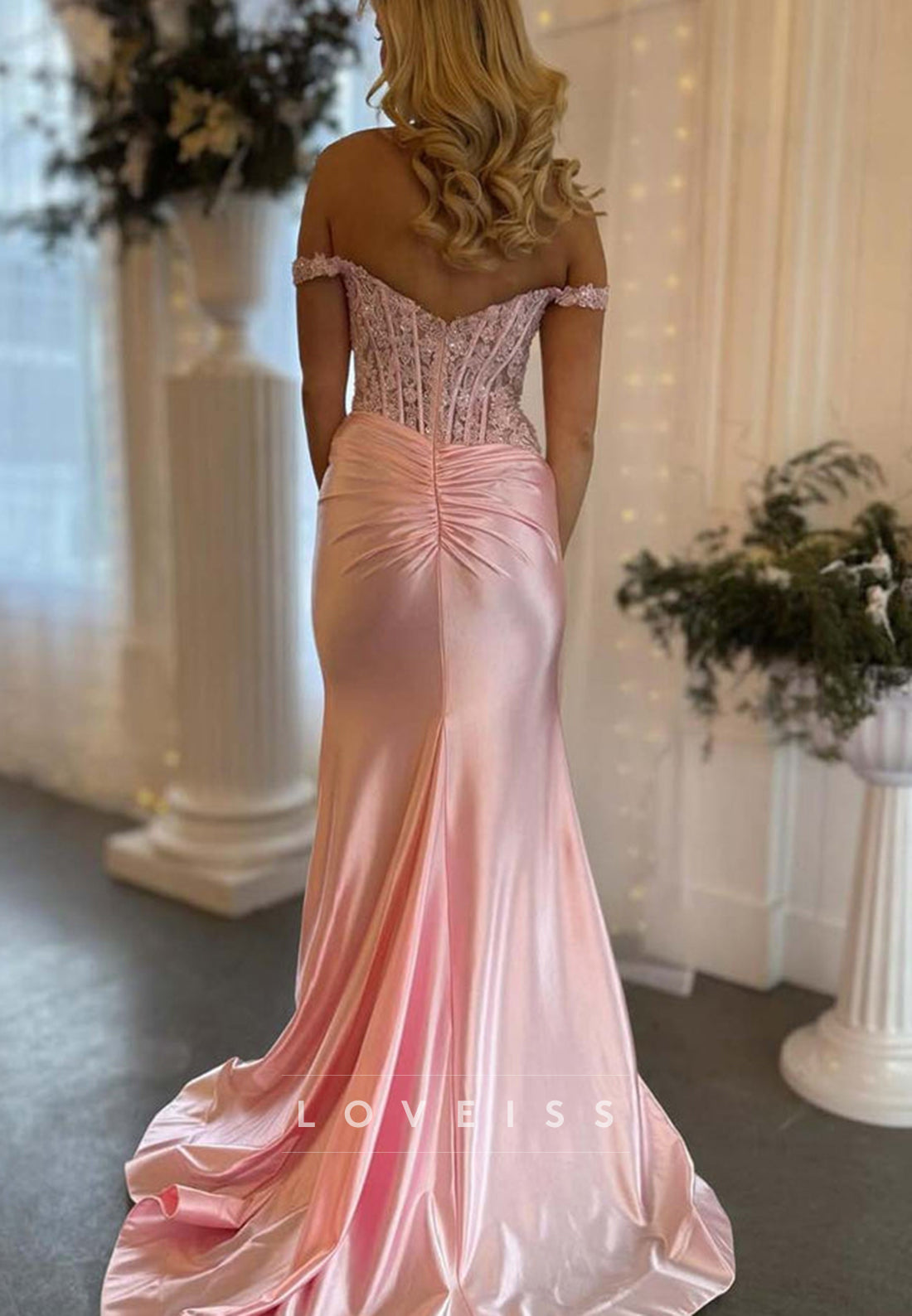 Off-Shoulder Sleeveless Appliques Pleated Sheath Prom Dress