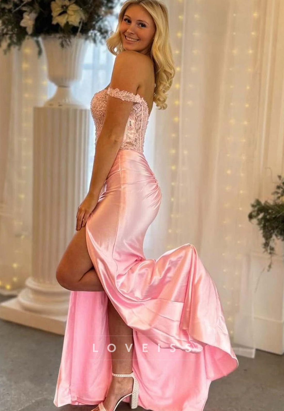 Off-Shoulder Sleeveless Appliques Pleated Sheath Prom Dress