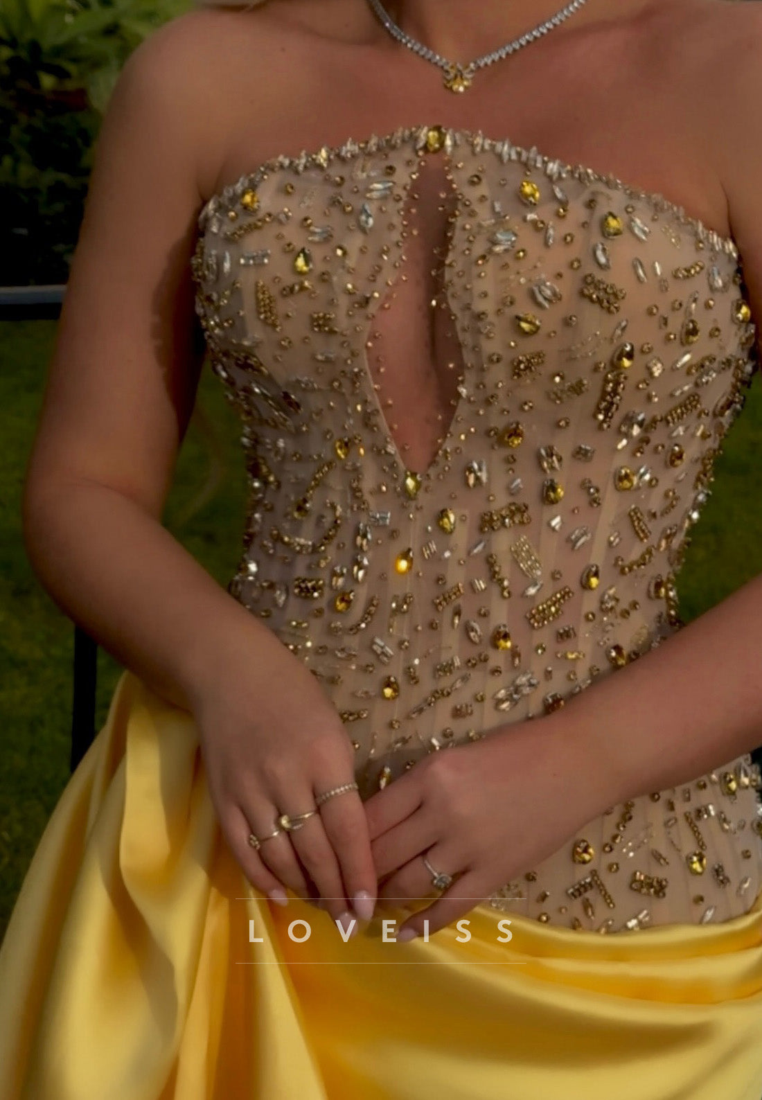 Off-Shoulder Sleeveless Beaded Sheath Sparkly Prom Dress