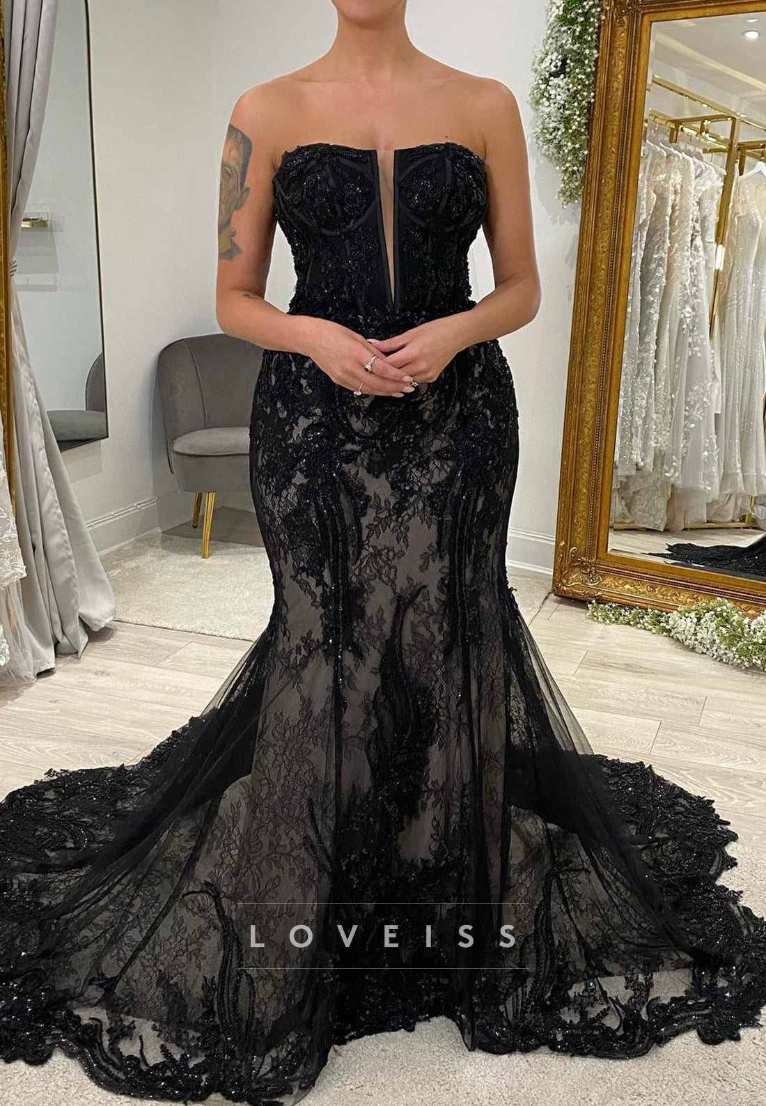 Off-Shoulder Sleeveless Lace Appliques Mermaid Wedding Dress