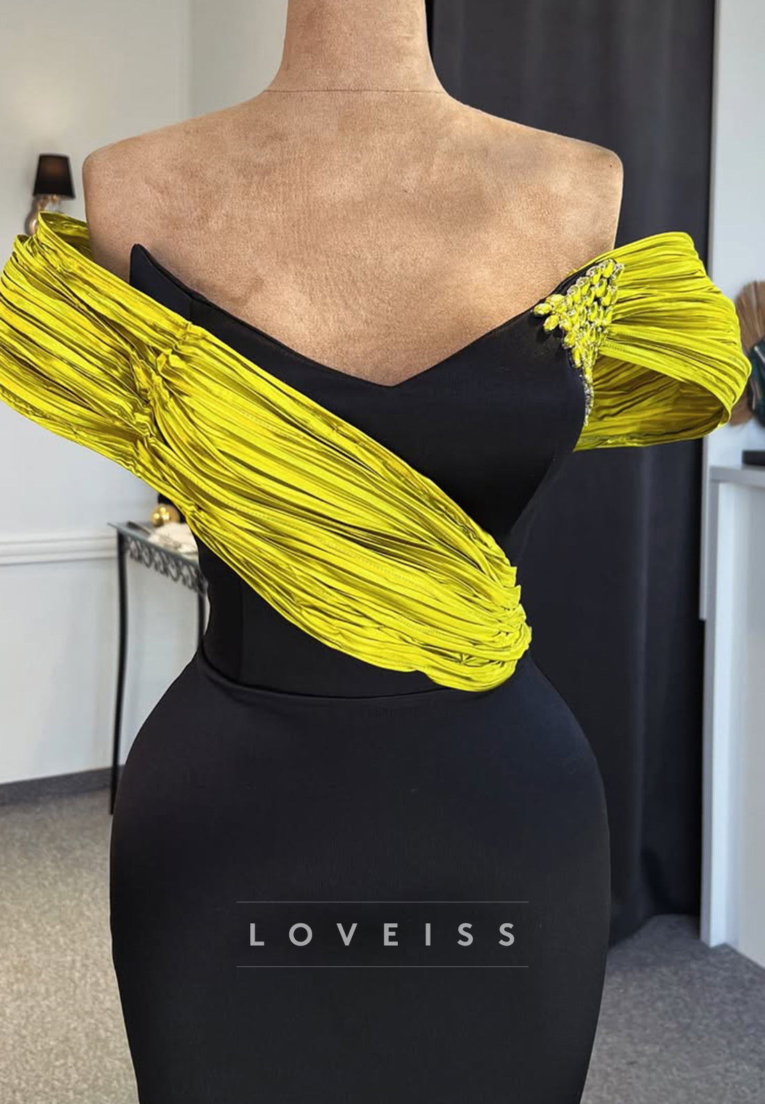 Off-Shoulder Sleeveless Sleek Sheath Formal Dress