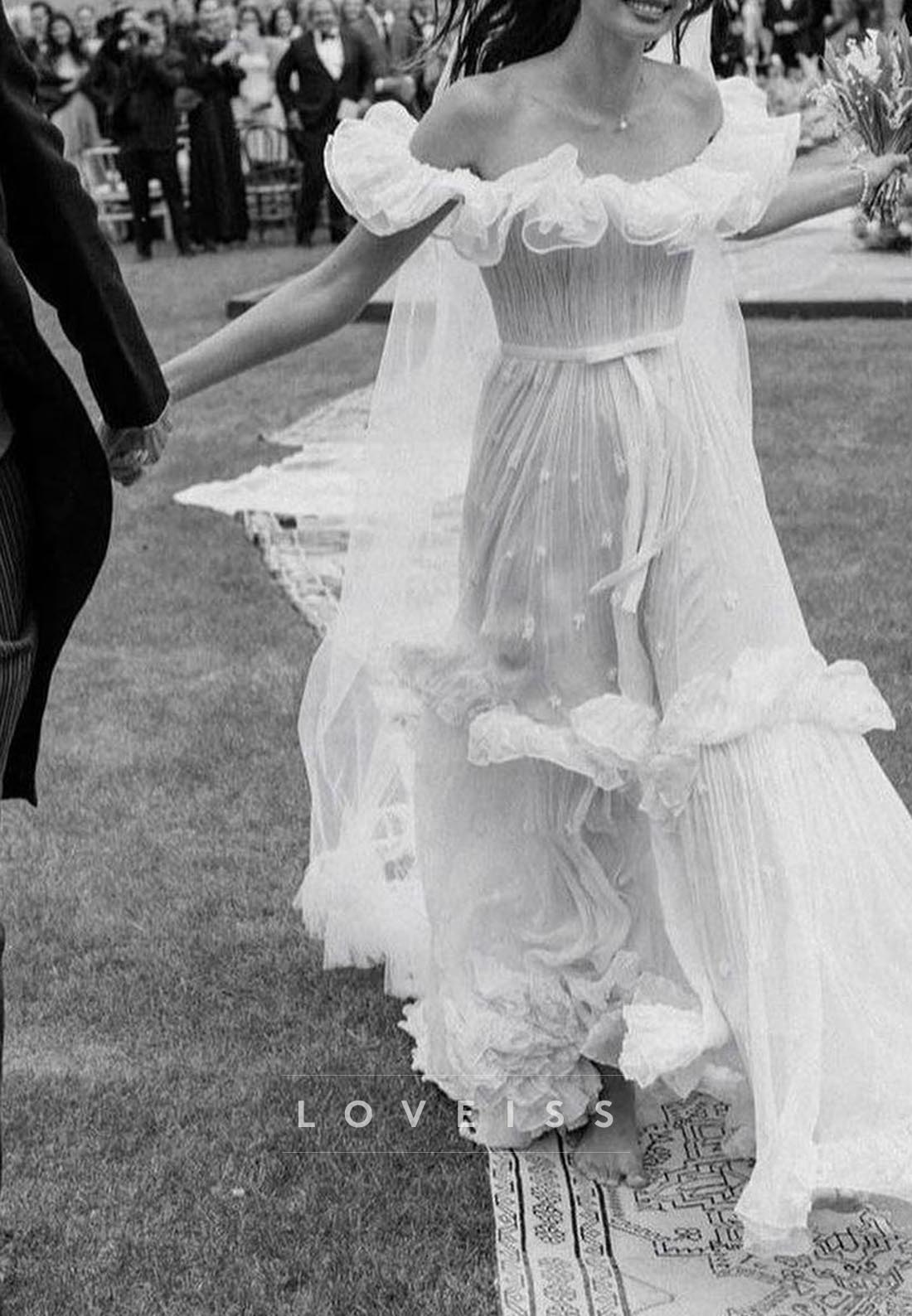 Off-Shoulder Sleeveless Tulle A-Line Boho Wedding Dress