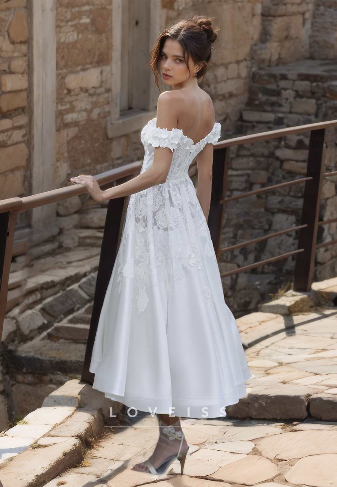 Off-Shoulder Strapless Appliques A-Line Wedding Dress
