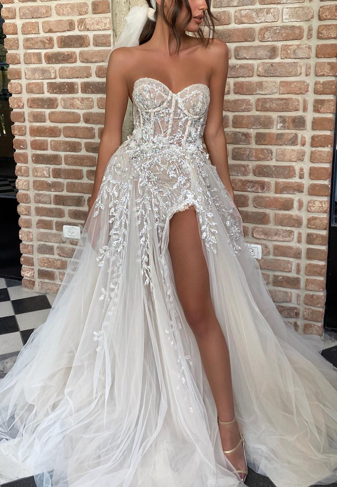 Sweetheart Strapless Appliques Tulle A-Line Beach Wedding Dress Loveiss Sweetheart Strapless Appliques Tulle A-Line Beach Wedding Dress Loveiss