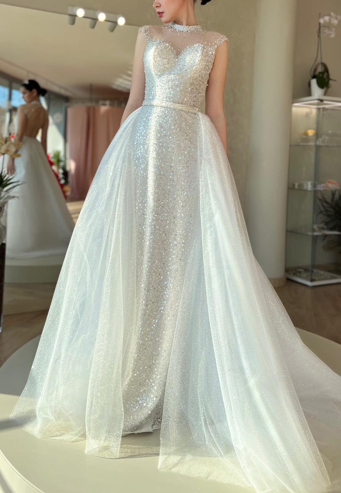 Scoop Sleeveless Beaded Embroidery Sparkly Sheath Wedding Dress