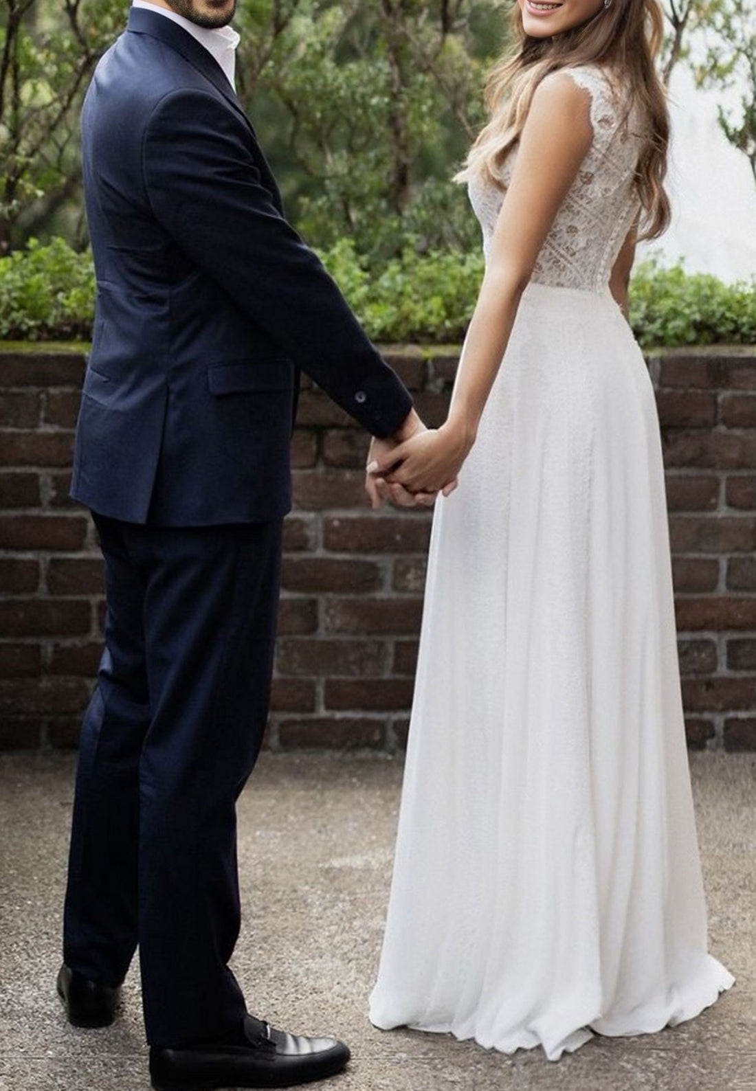 Scoop Sleeveless Lace Appliques A-Line Classic Wedding Dress