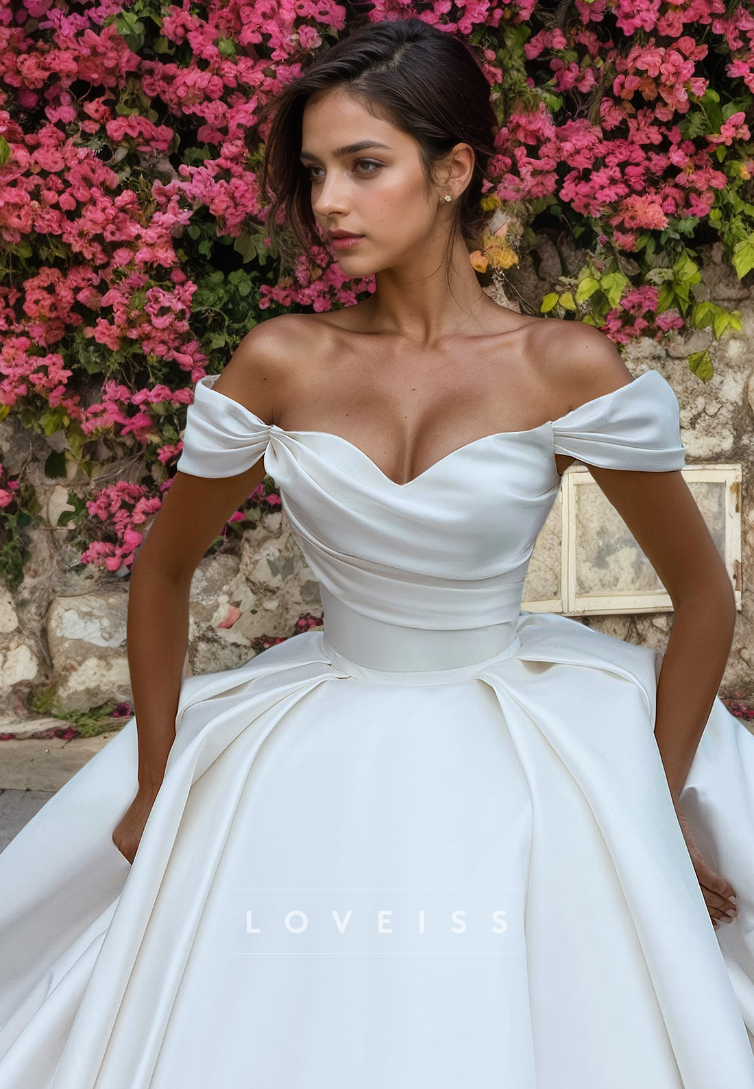 Scoop Strapless Sleek Pleated A-Line Wedding Dress