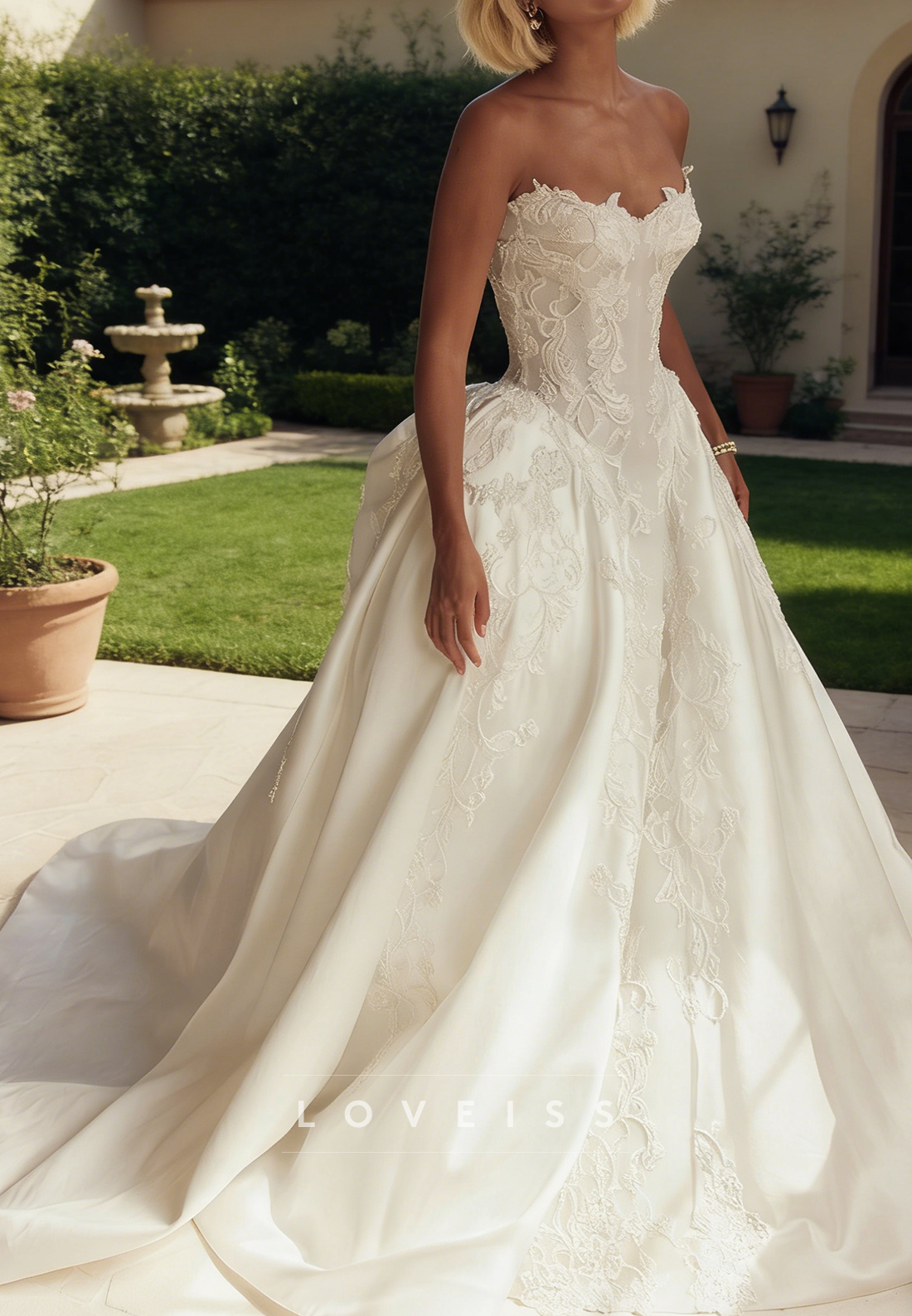 Semi-Sweetheart Lace Appliques A-Line Wedding Dress