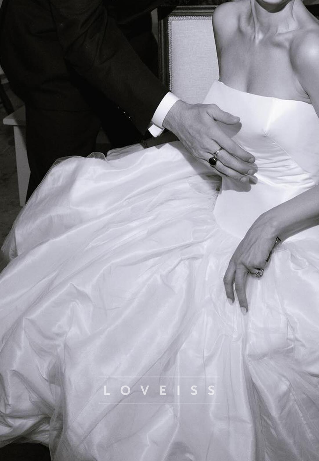 Straight Across Sleeveless Pleated A-Line Midi Ball Gowm Wedding Dress