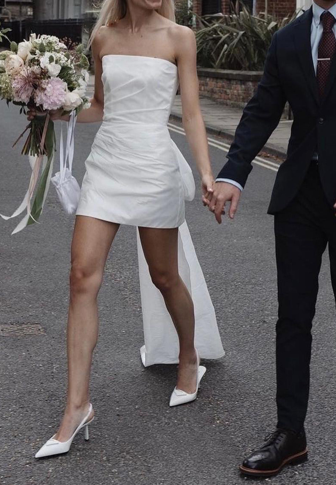 Straight Across Sleeveless Bowknot Sheath Simple Short Beach Wedding Dress