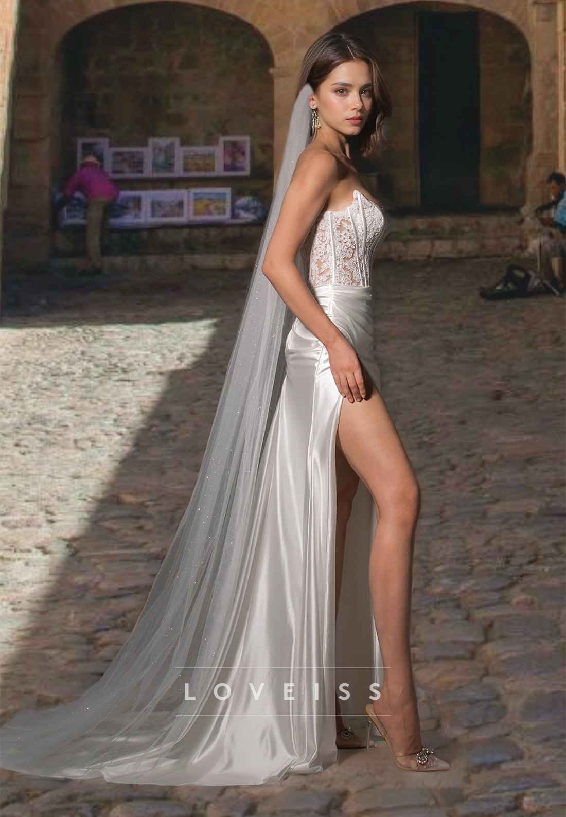 Strapless Sleeveless Appliques Sheer Sleek Ruched Wedding Dress