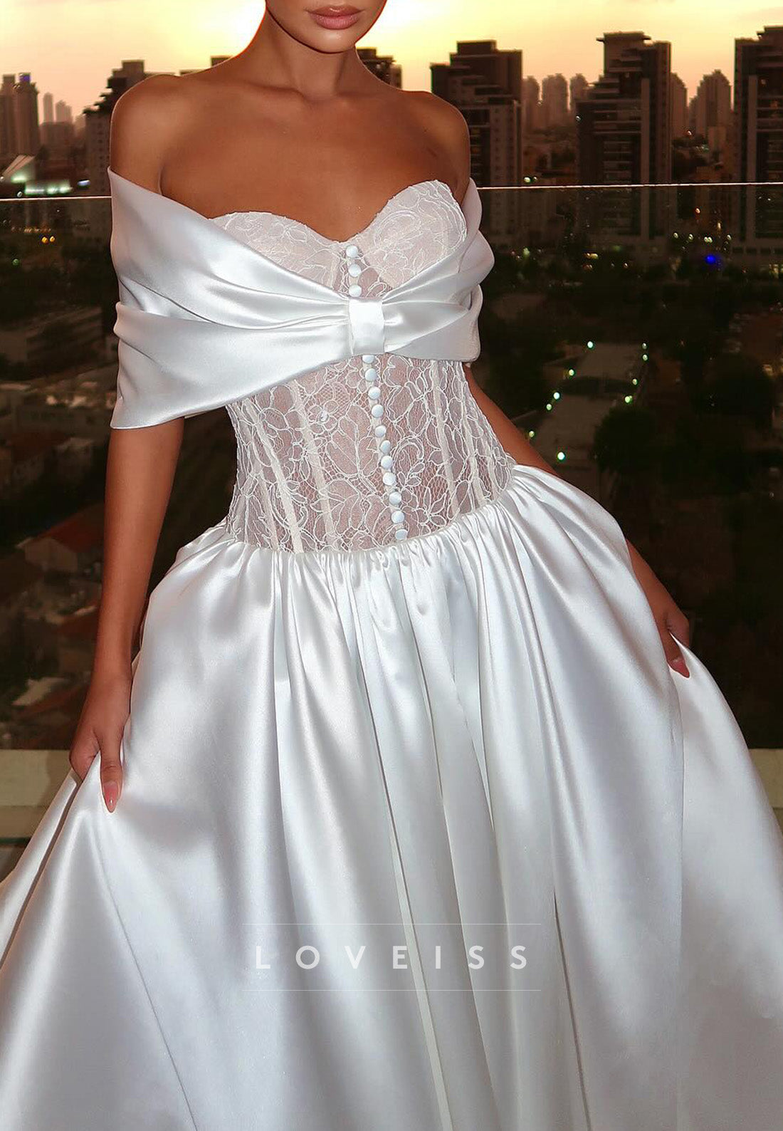 Sweetheart Appliques Pleated Satin A-Line Wedding Dress