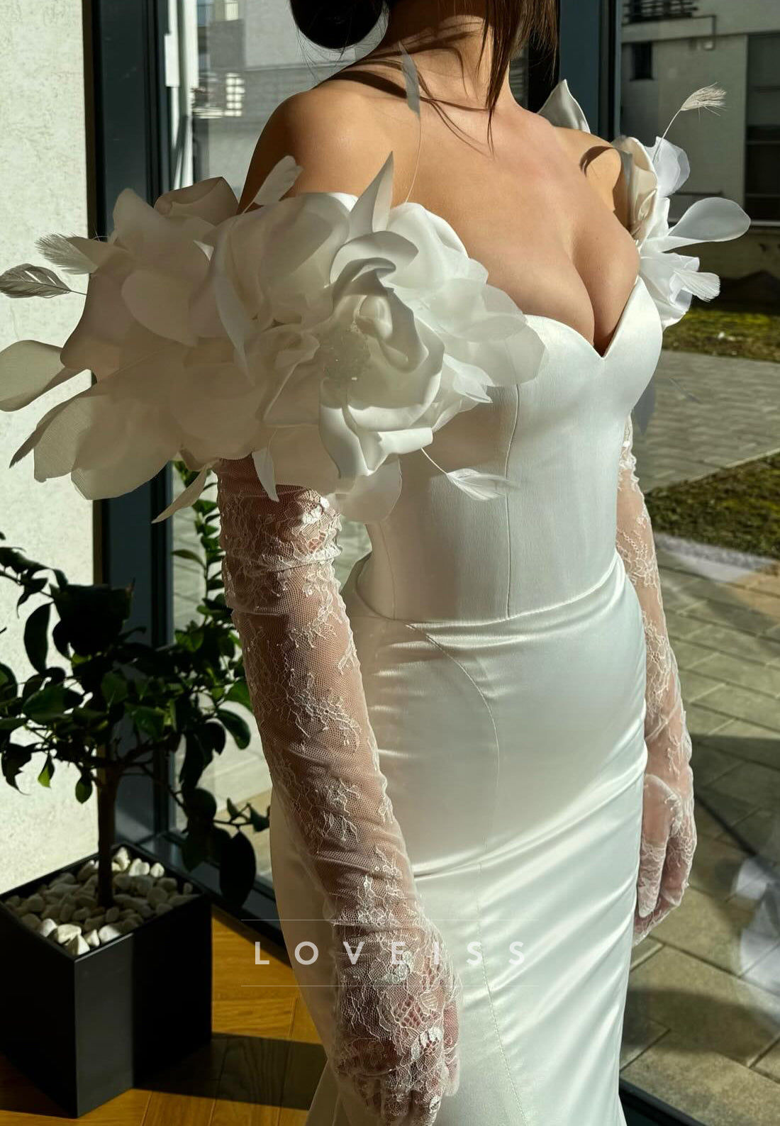 Sweetheart Floral Long Sleeves Sleek Mermaid Wedding Dress