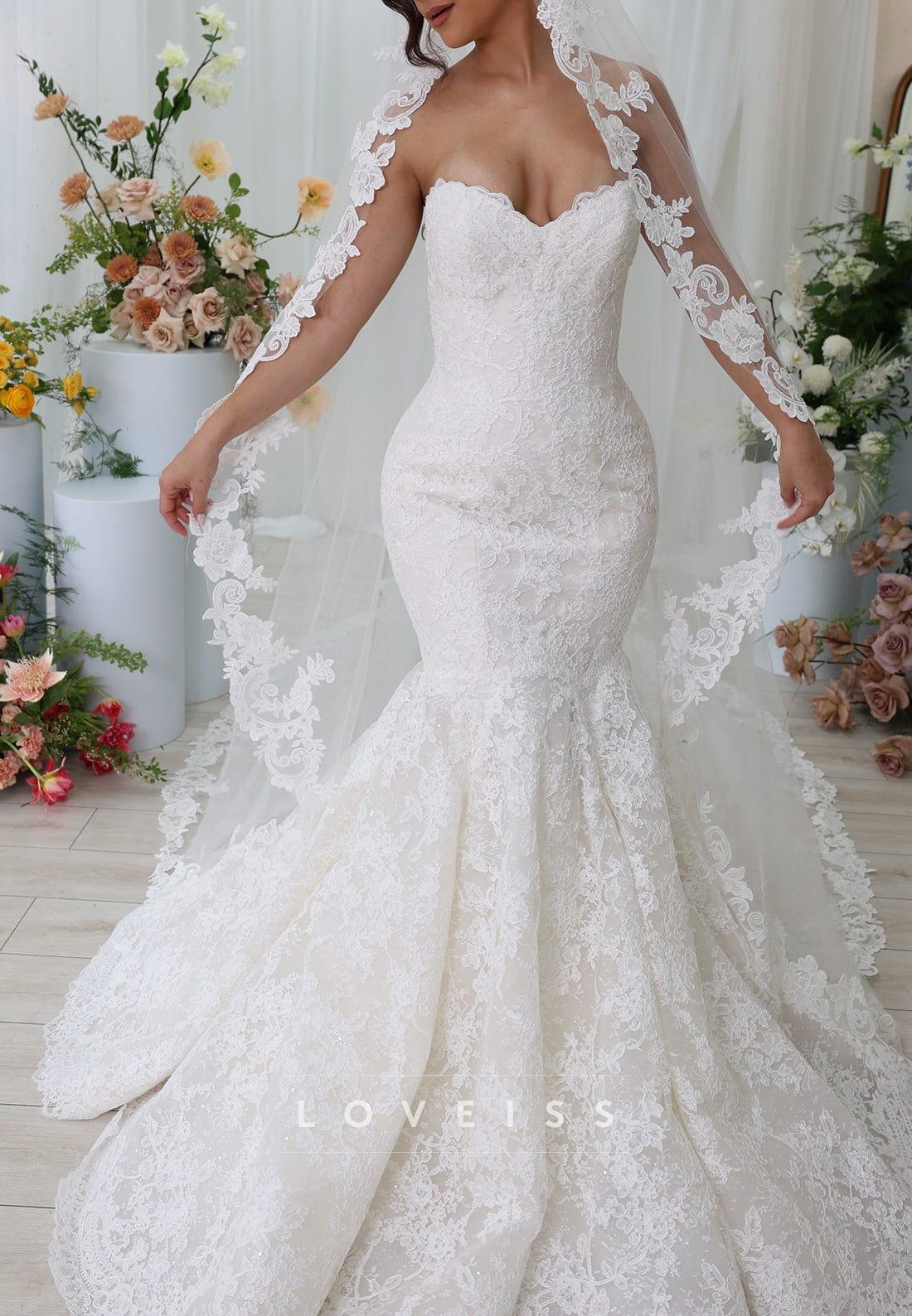 Sweetheart Lace Appliques Sleeveless Mermaid Wedding Dress