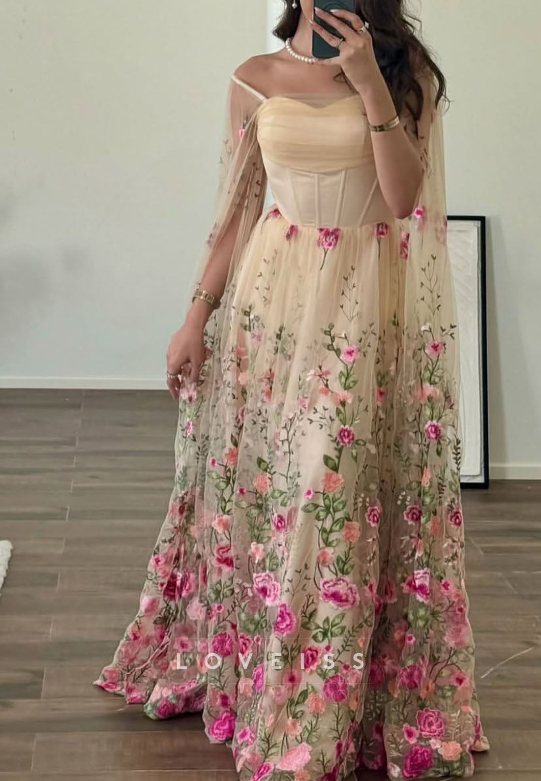 Sweetheart Long Sleeves Appliques A-Line Evening Dress