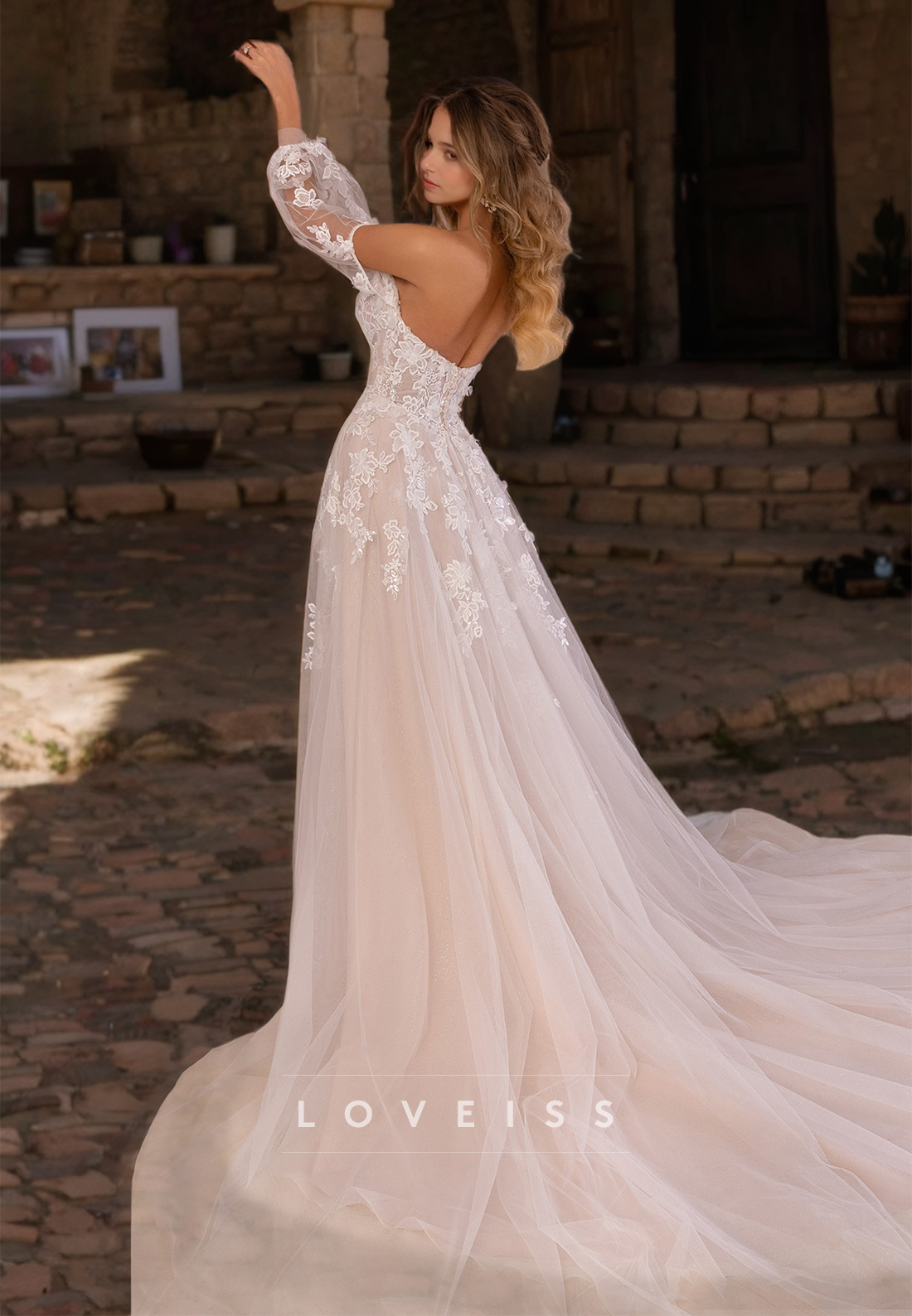 Sweetheart Long Sleeves Floral Appliques Tulle A-Line Wedding Dress