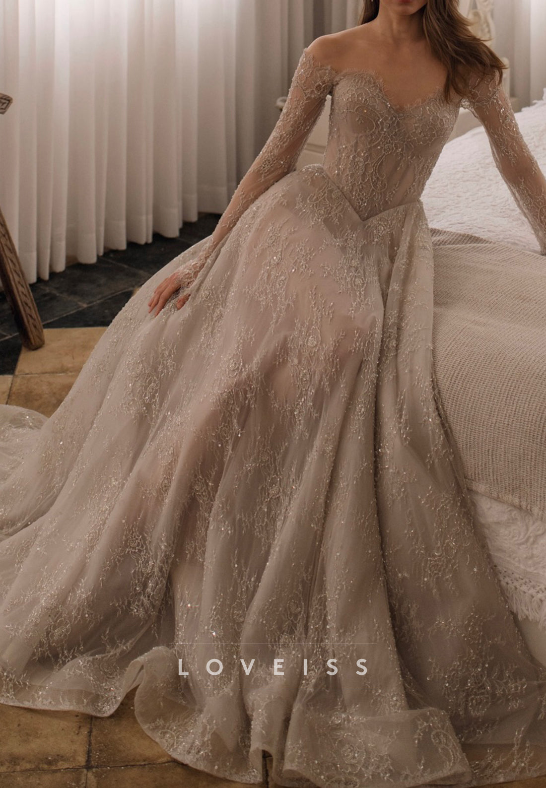 Sweetheart Long Sleeves Sequins Appliques A-Line Prom Dress