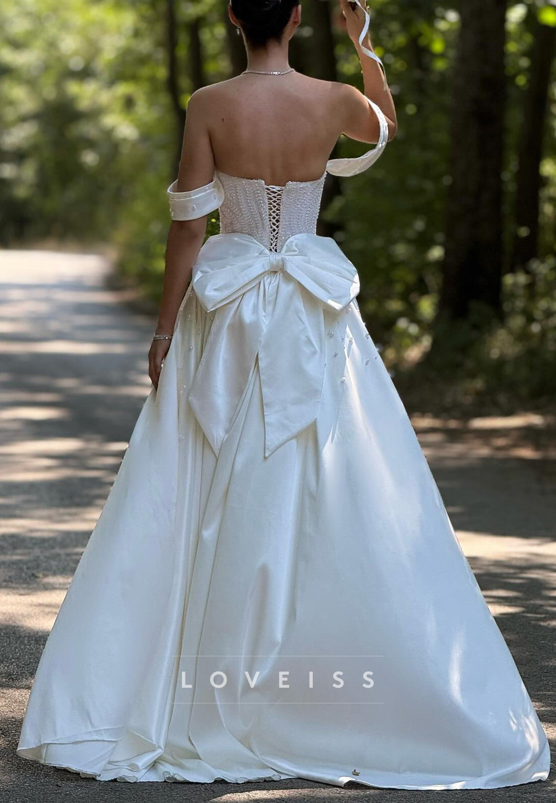 Sweetheart Pearl Beaded Embroidery Sheath Wedding Dress