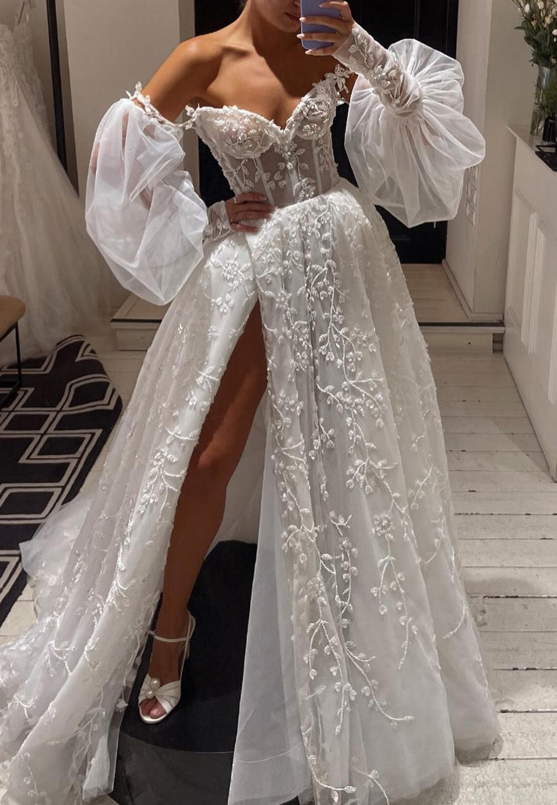 Sweetheart Puff Sleeves Floral Appliques A-Line Wedding Dress