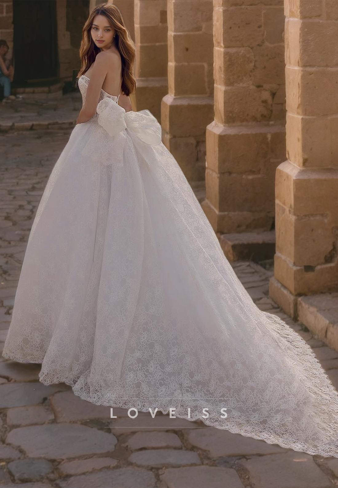Sweetheart Sleeveless Appliques Ball Gown Wedding Dress