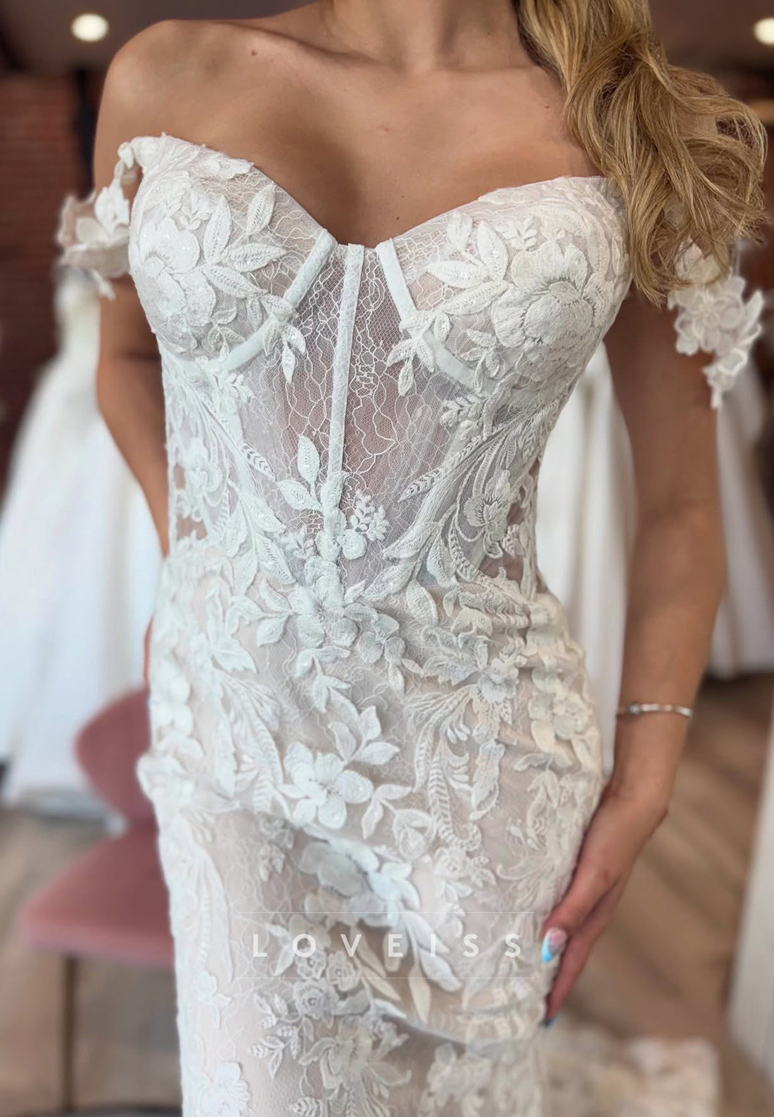 Sweetheart Sleeveless Appliques Mermaid Lace Wedding Dress