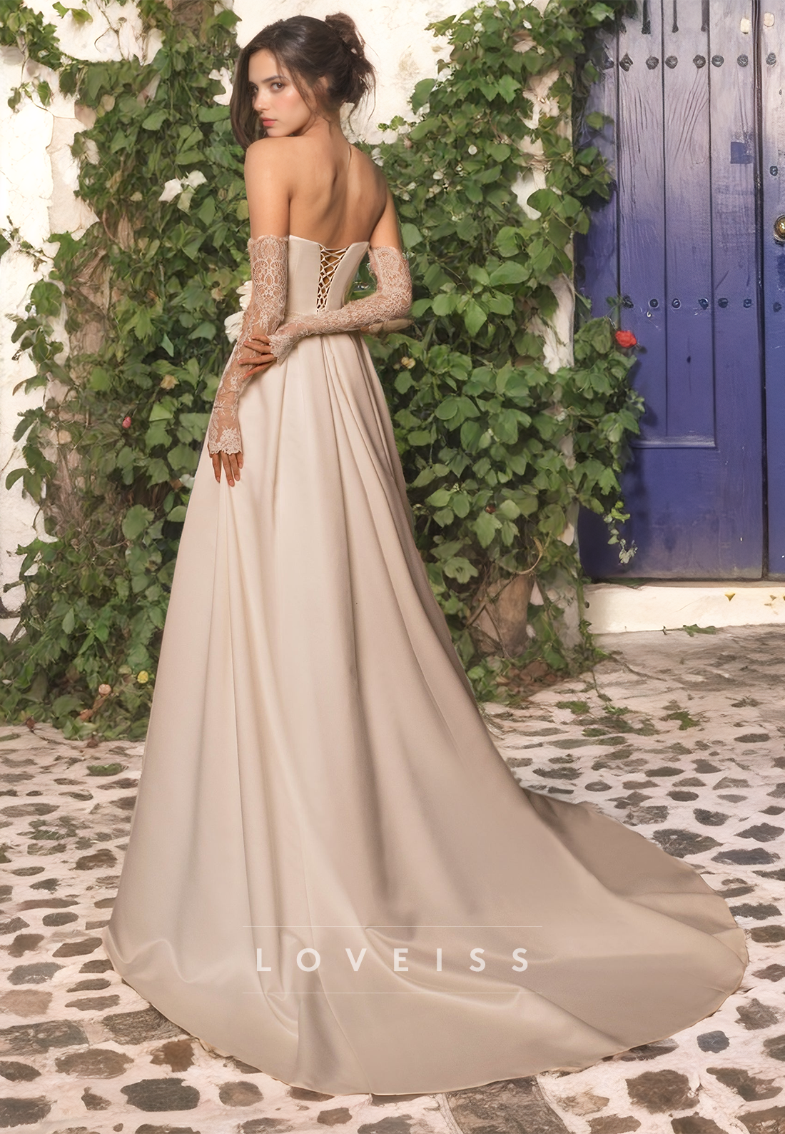 Sweetheart Sleeveless Appliques Pleated A-Line Wedding Dress