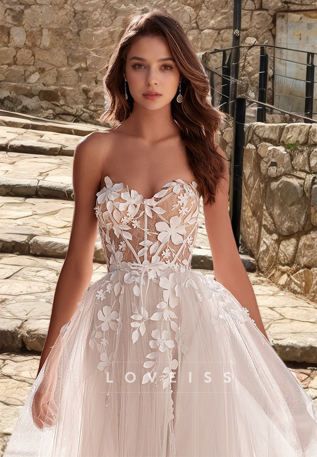 Sweetheart Sleeveless Appliques Tulle A-Line Beach Wedding Dress
