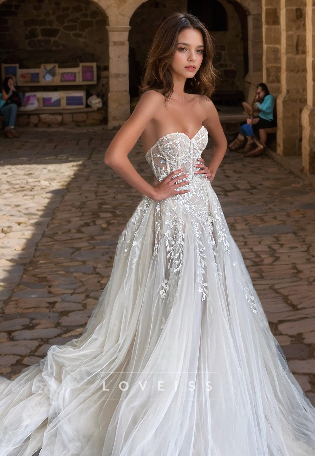 Sweetheart Sleeveless Appliques Tulle A-Line Wedding Dress