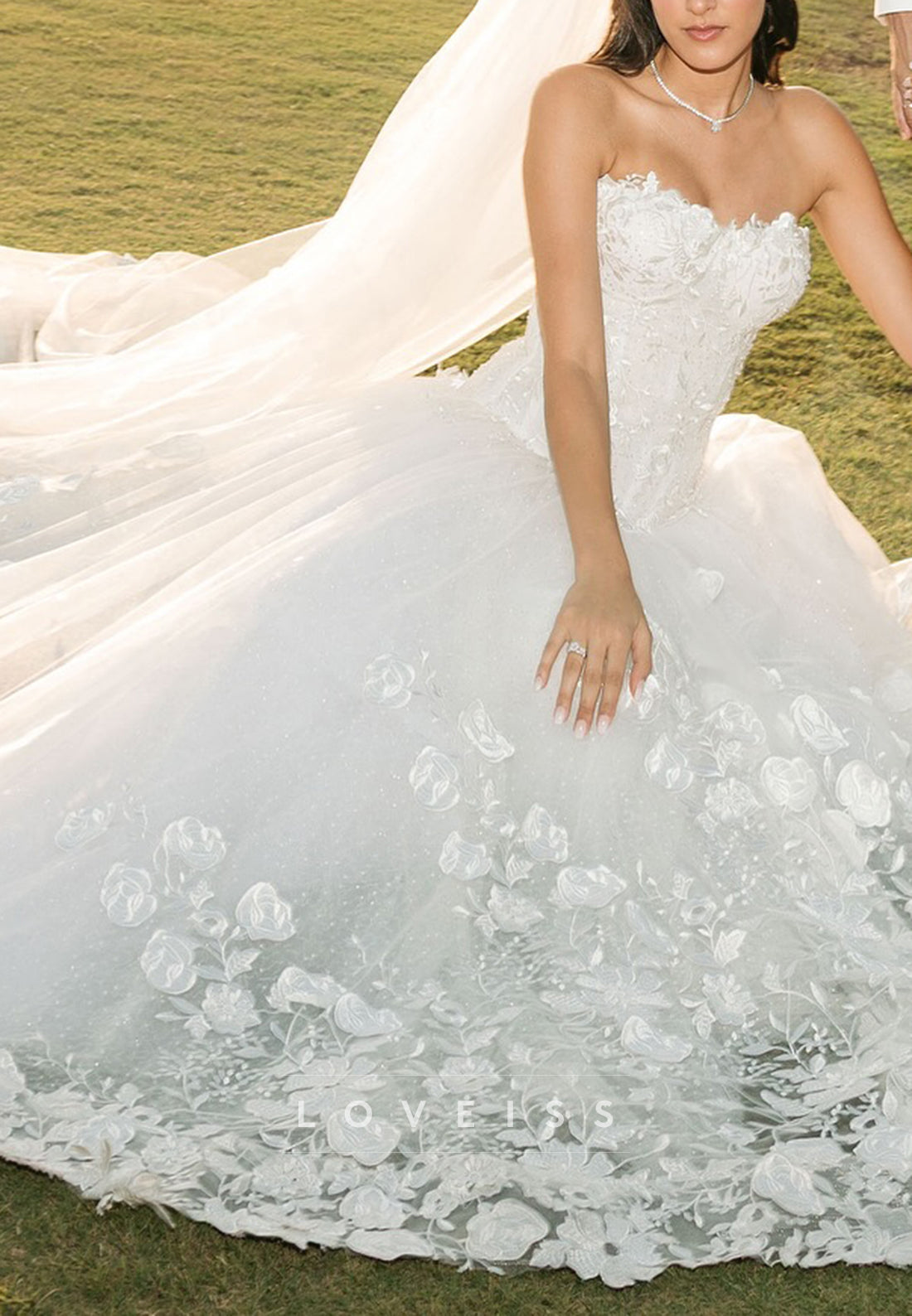 Sweetheart Sleeveless Appliques Tulle A-Line Wedding Dress