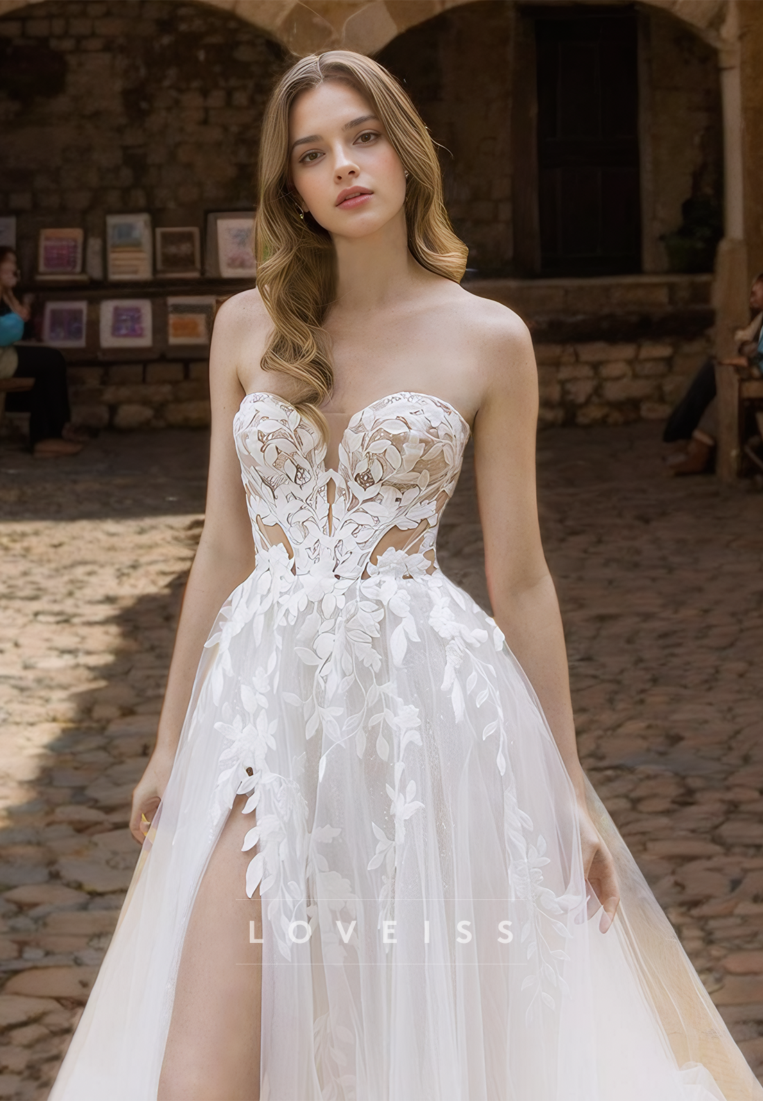 Sweetheart Sleeveless Appliques Tulle A-Line Wedding Dress